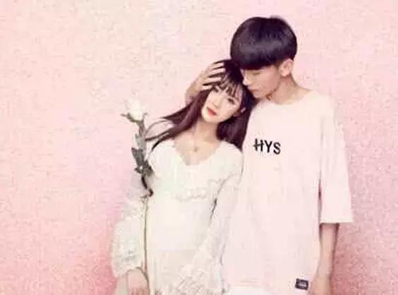杨清柠为什么会封？未成年就生孩子，靠孩子炒作