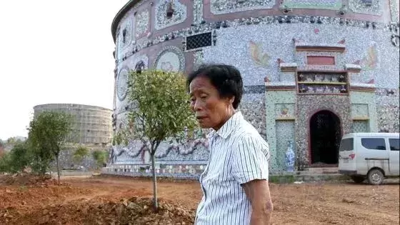 5年砸光6000万！88岁中国老太徒手造“千年瓷宫”，震惊世人！