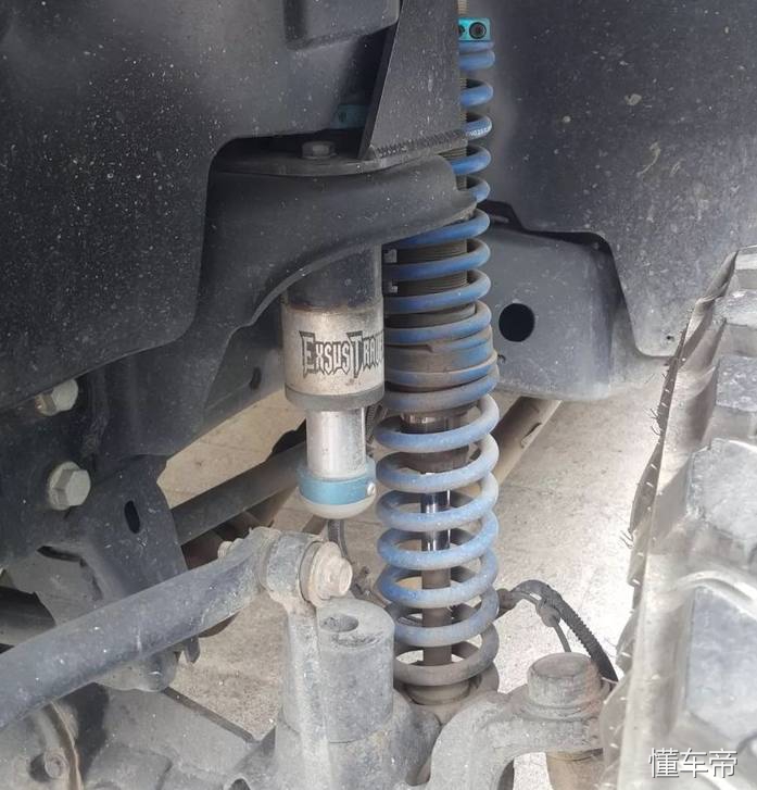 极品越野车，二手车市场偶遇改装牧马人，奔驰G都没它厉害