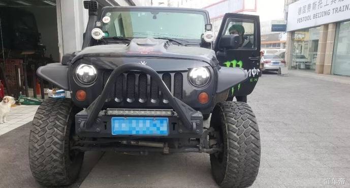 极品越野车，二手车市场偶遇改装牧马人，奔驰G都没它厉害