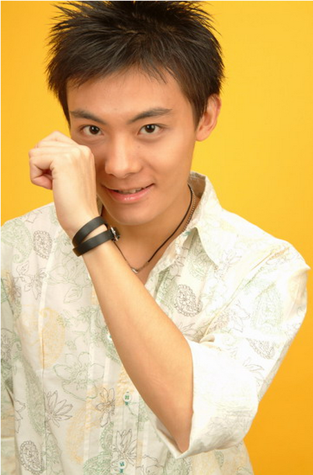 很多朋友可能感到陌生,其实他也曾红红火火,因为他是2004年超级男声的