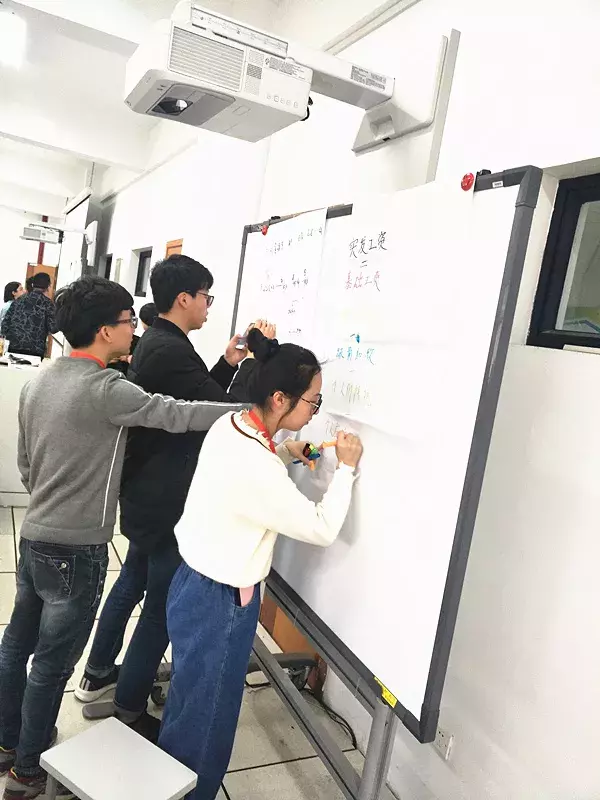 我在学校当CEO 这门商战课朋友圈在刷屏了