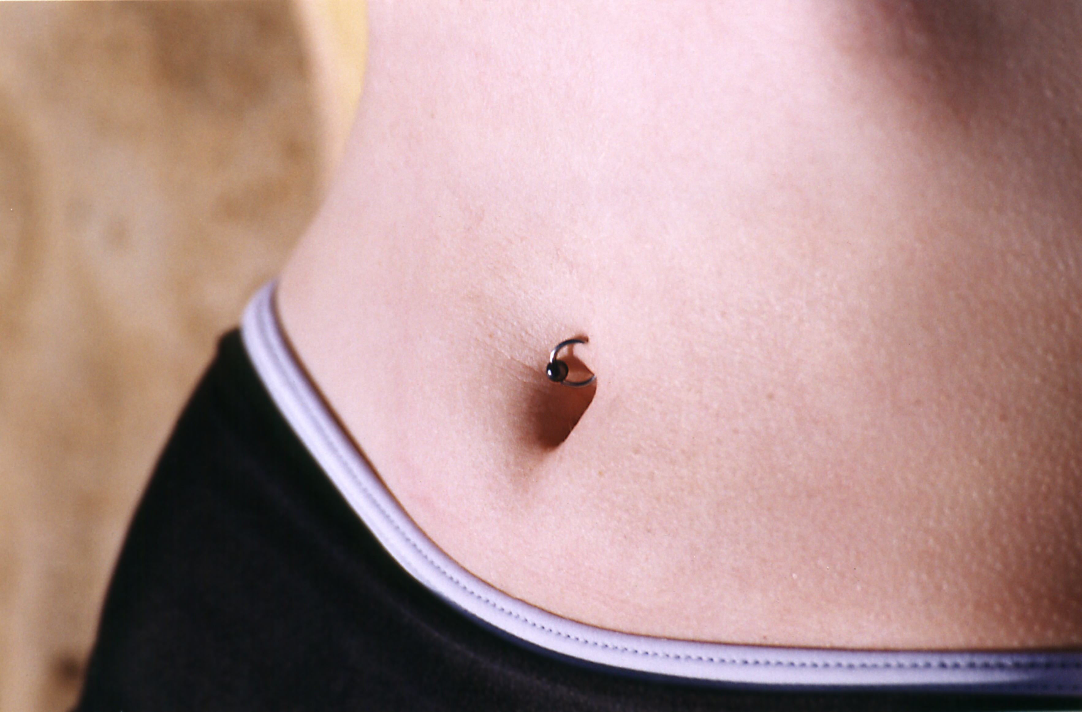 肚脐眼疼是咋回事儿?医生:小心这5种病!