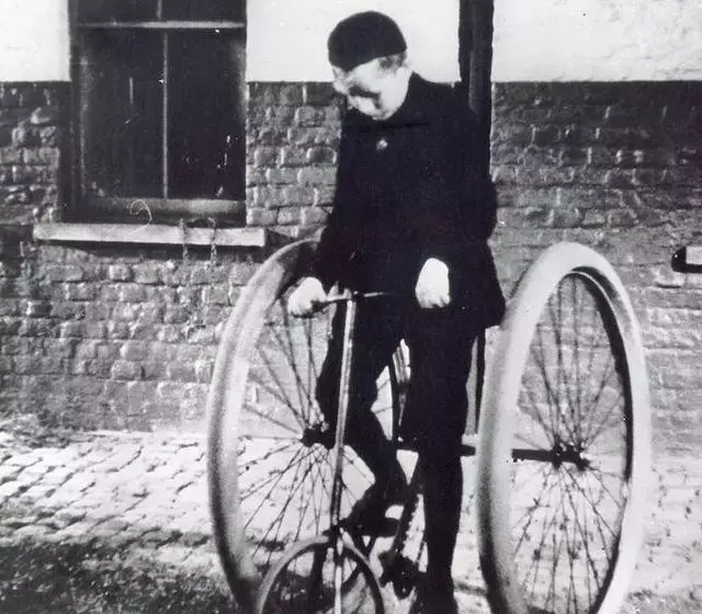130年前，邓禄普竟然用水管做轮胎？