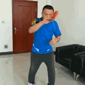 挥拍练习必须注意动作的连续性！-乒乓找教练