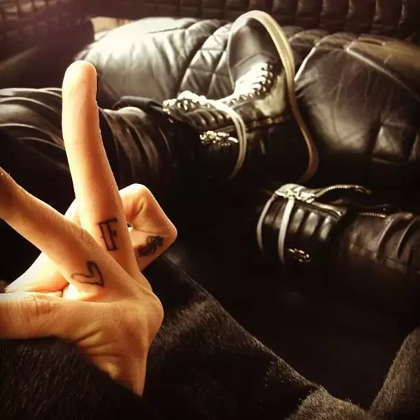 权志龙纹身字体(文身｜对于 BIGBANG队长权志龙的文身，背后的意义你知道多少)