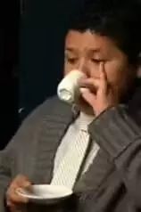 女孩不怕嫁不出，就怕比你年轻的男孩还比你骚！