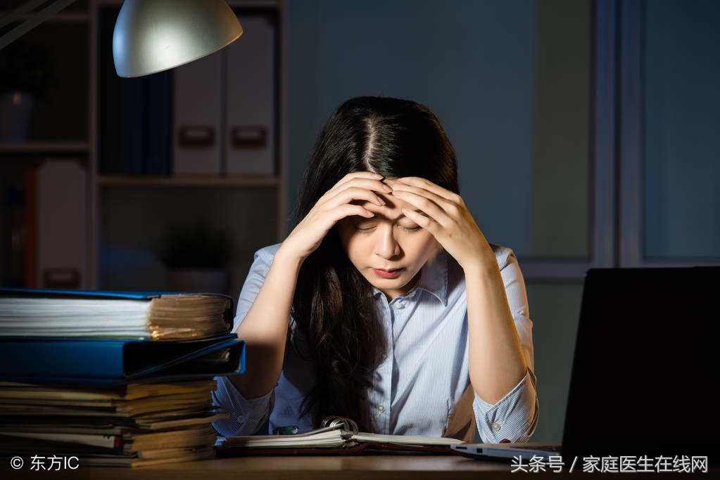 嘴唇发黑最好去医院做个肝功能检查