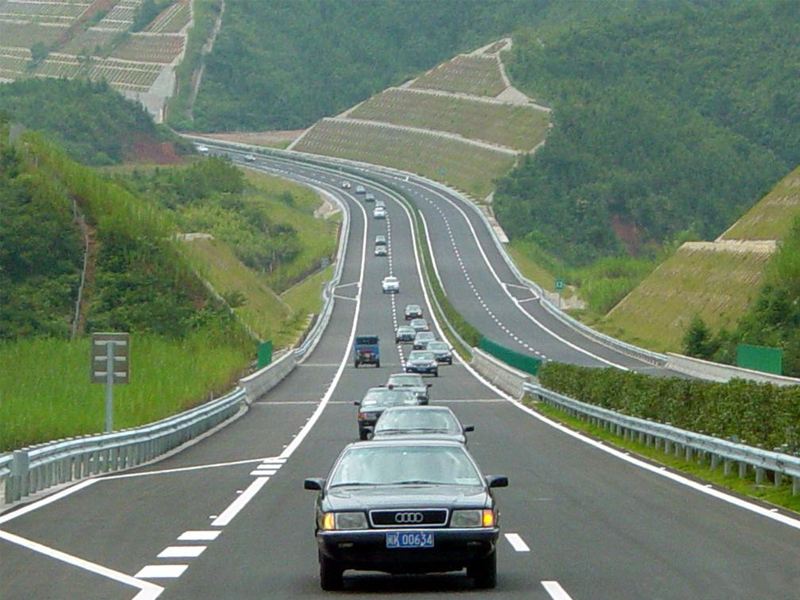 高速公路上的开车技巧基本在这里了，跑高速时一定要谨记！