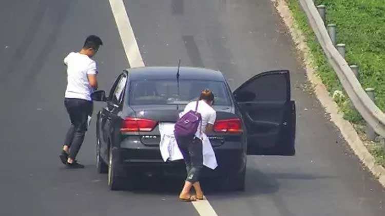 高速公路上的开车技巧基本在这里了，跑高速时一定要谨记！
