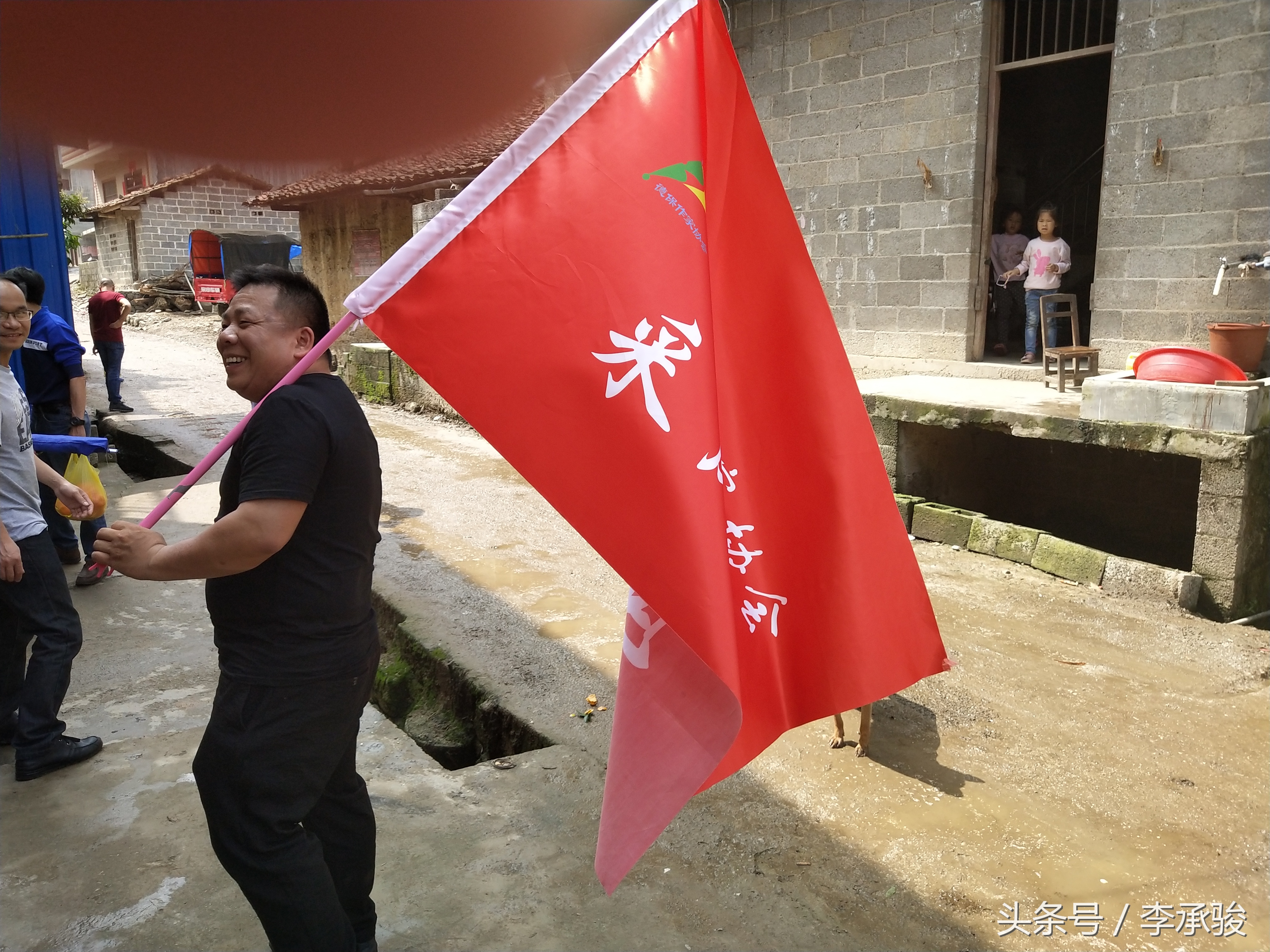 这个壮家农村女，读书不多，没有基础，竟然在40岁时做起了作家梦