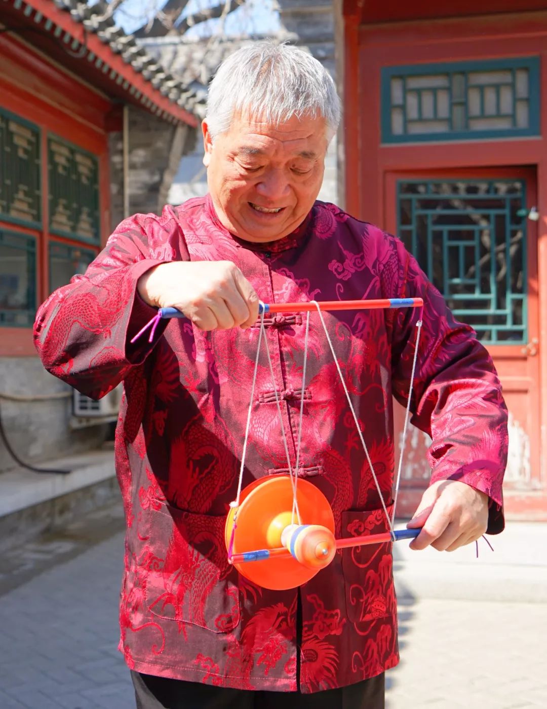 玩空竹的基本功动作,新手学抖空竹的方法和技巧教程-万网时代