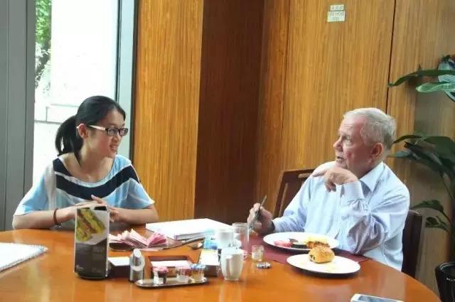 厉害了，我的国！厉害了，我的建大！看建大青年为祖国“添砖加瓦”