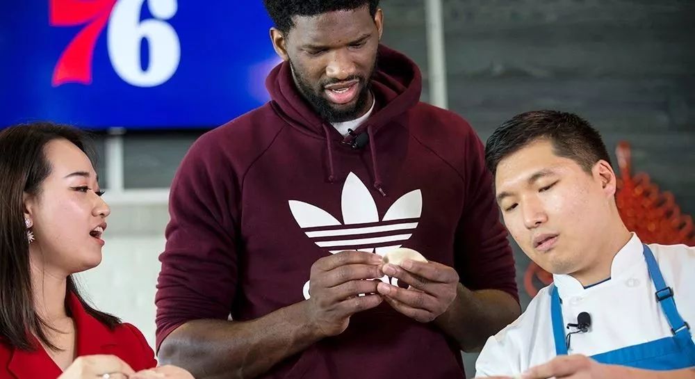 nba食堂都有哪些(NBA球队如何搭配饮食？带你走进76人的厨房)