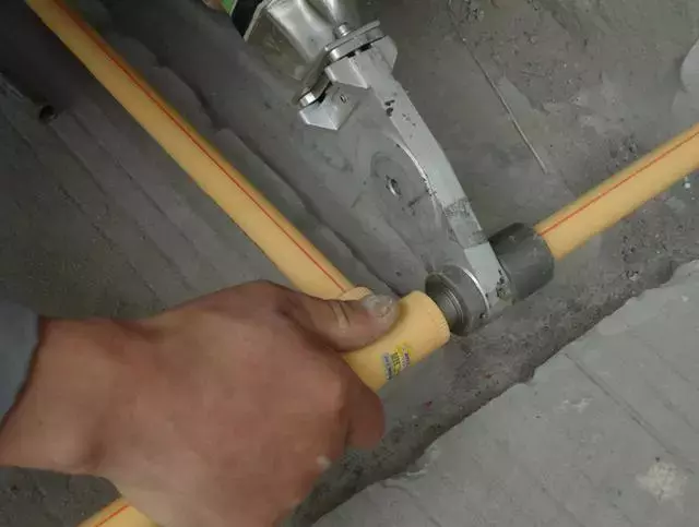 搞装修的老舅：掌握这份水电改造宝典，专业水电工也要敬你三分