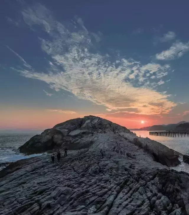 择一处海岛，看潮涨潮消，落日伴归鸟