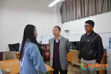 监察委的第一封通缉令发给了谁？