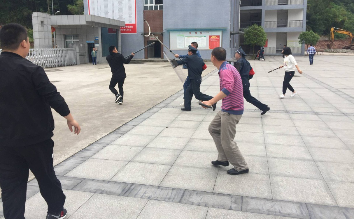 平昌通用职业技术学校开展反恐防暴演练