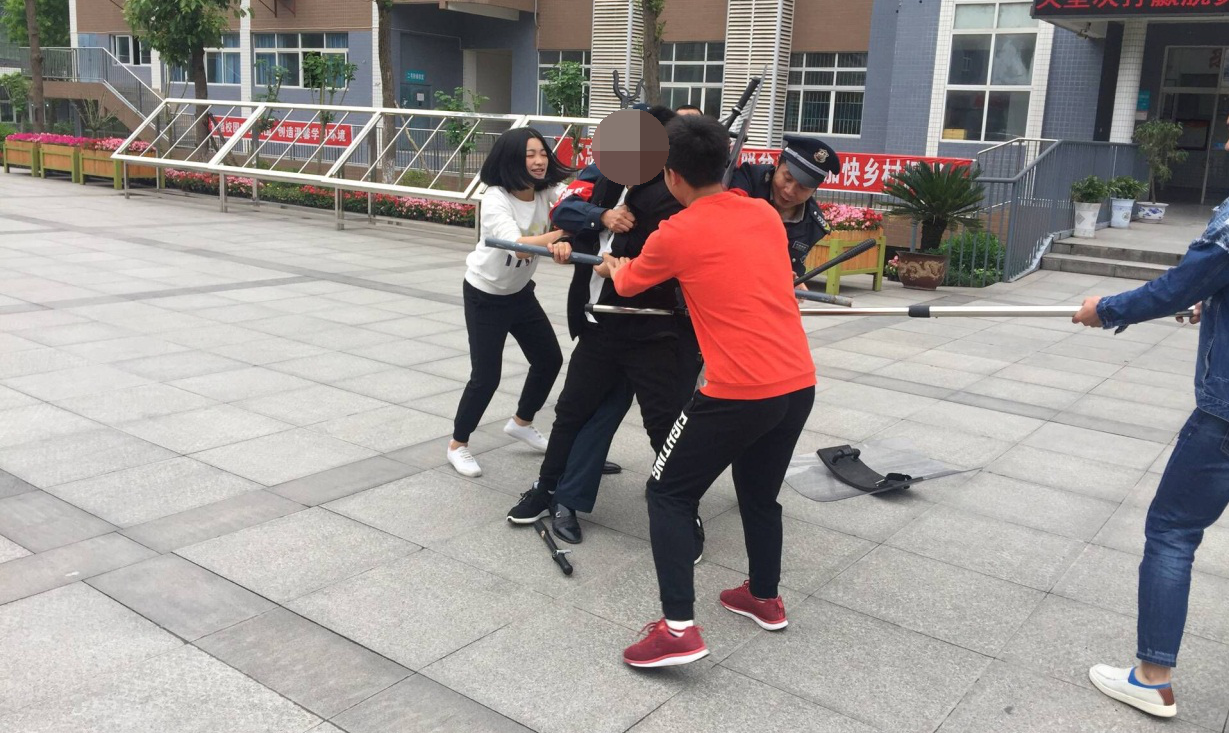 平昌通用职业技术学校开展反恐防暴演练