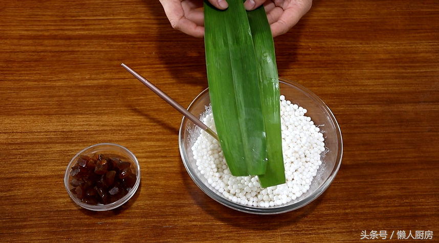 西米粽窍门(吃腻了糯米粽子，教你用西米做水晶粽子)