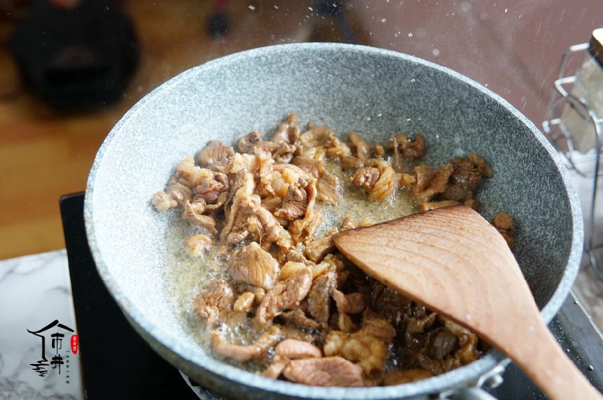 葱爆羊肉怎么做才能好吃？老北京做法一共就这几个步骤！