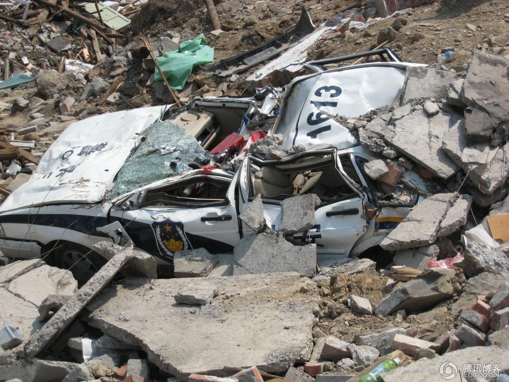 北川地震亲历者的24小时纪实:"水泥砖块在身上弹跳没有重量"