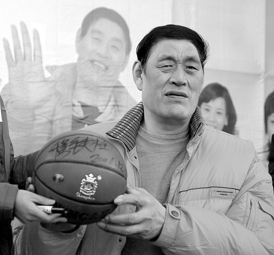 穆铁柱为什么进不了nba(穆铁柱两次带队战胜美国大学生全明星队 为何却没有进入NBA？)