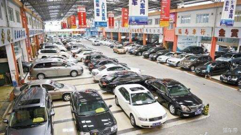 什么颜色的车又保值、又安全还耐脏？