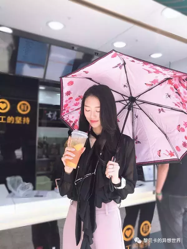 我看了上万篇口红投稿,发现这10支最显白!
