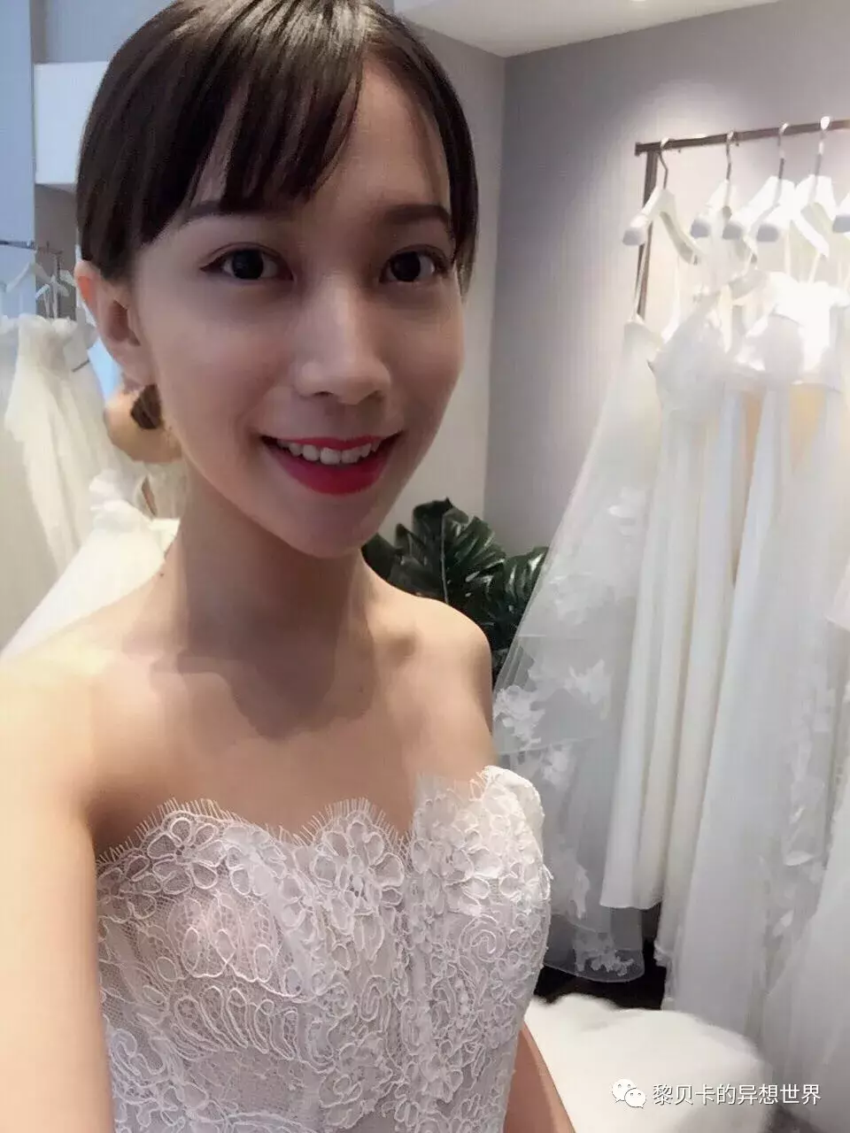 我看了上万篇口红投稿,发现这10支最显白!