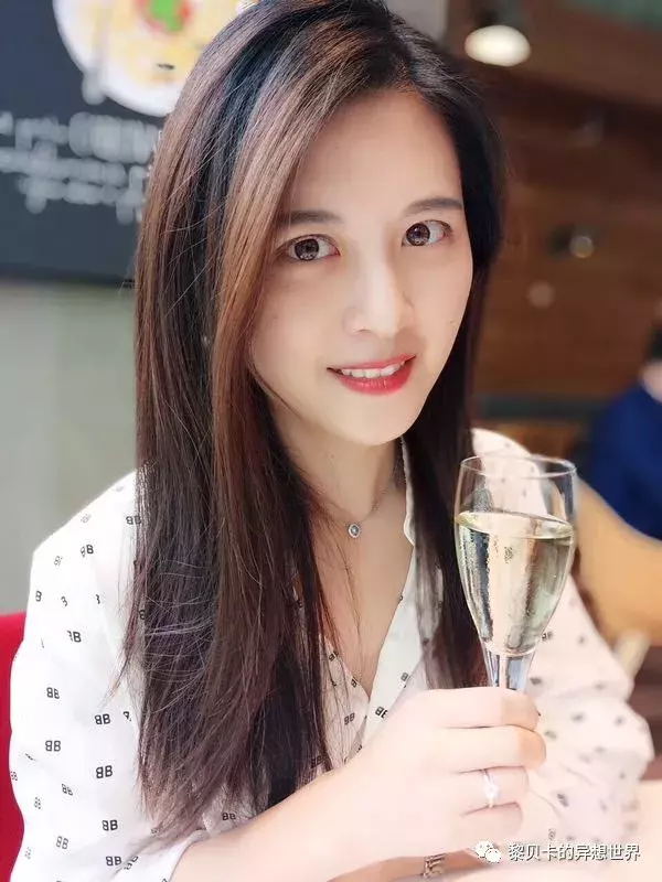 我看了上万篇口红投稿,发现这10支最显白!