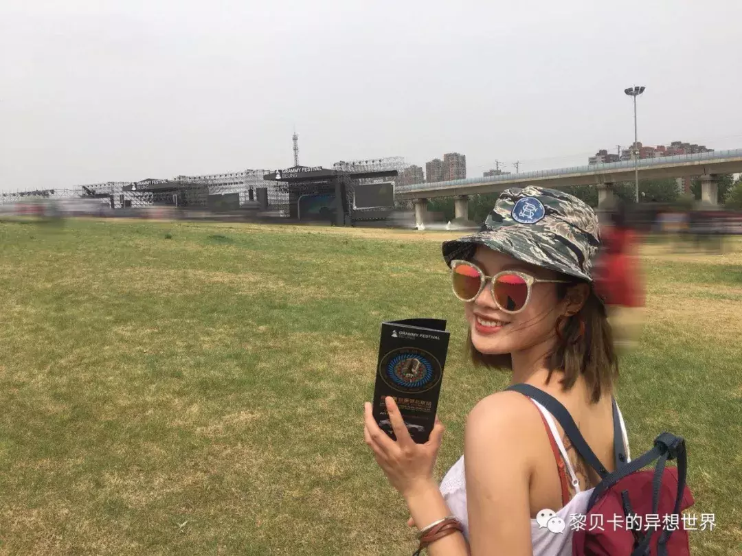 我看了上万篇口红投稿,发现这10支最显白!