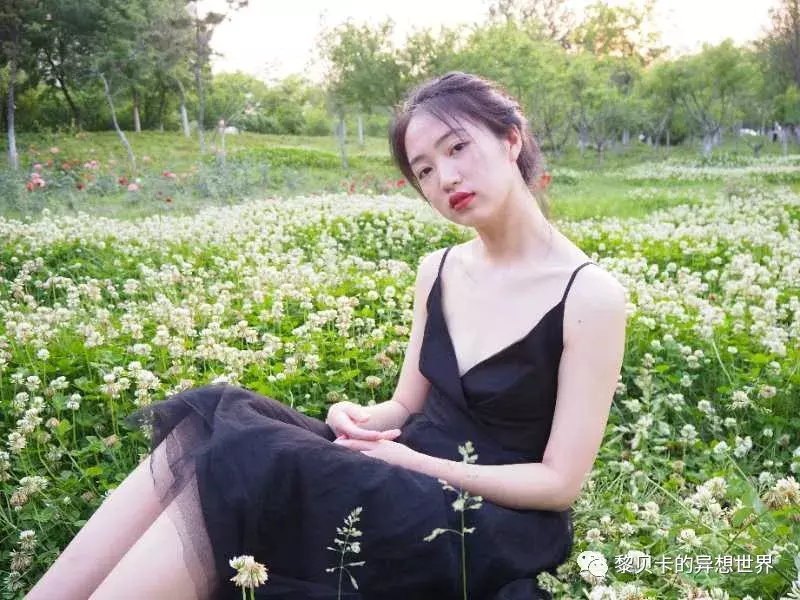 我看了上万篇口红投稿,发现这10支最显白!
