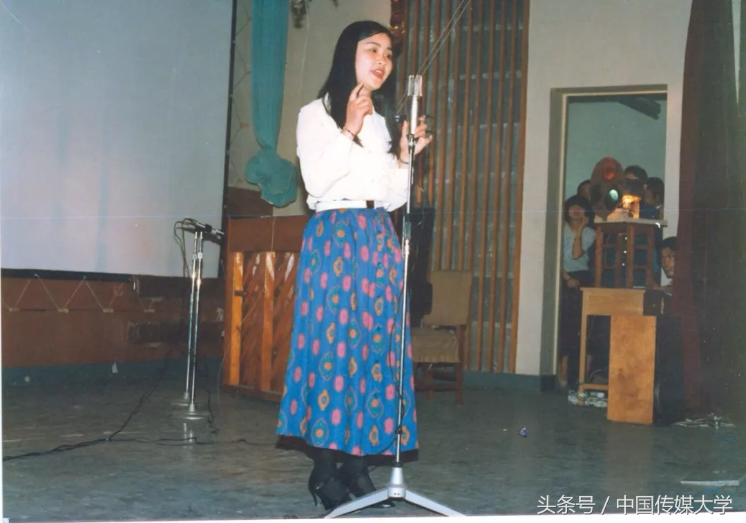 她与中传共度了34个春天，她唱出了34届中传人的芳华，她是广院之春，是半生的陪伴