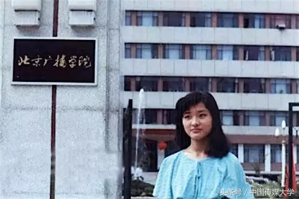 她与中传共度了34个春天，她唱出了34届中传人的芳华，她是广院之春，是半生的陪伴