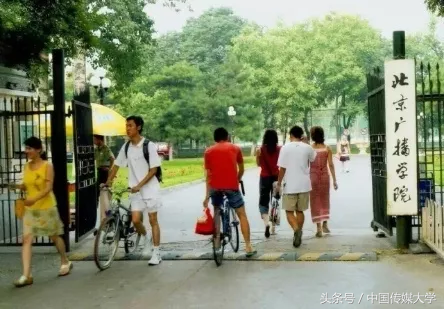 她与中传共度了34个春天，她唱出了34届中传人的芳华，她是广院之春，是半生的陪伴