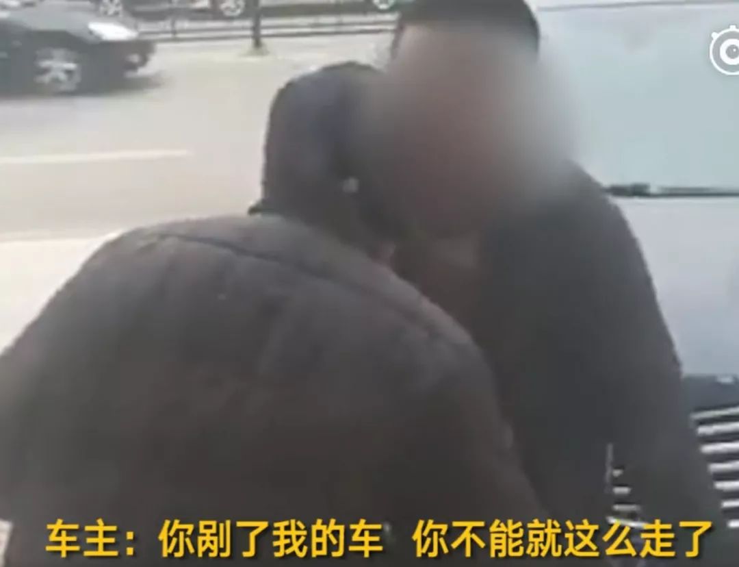 三轮车撞宝马：你那么有钱，干嘛要我赔？