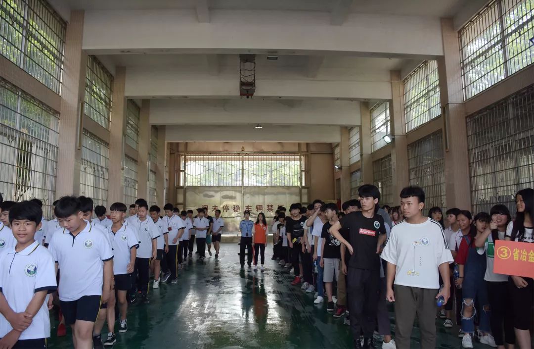 番禺｜来自瘾君子的自白 大石街多所学校的学生走进潭岗强戒所