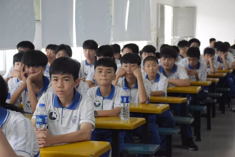 番禺｜来自瘾君子的自白 大石街多所学校的学生走进潭岗强戒所