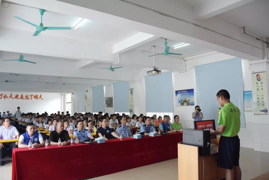 番禺｜来自瘾君子的自白 大石街多所学校的学生走进潭岗强戒所