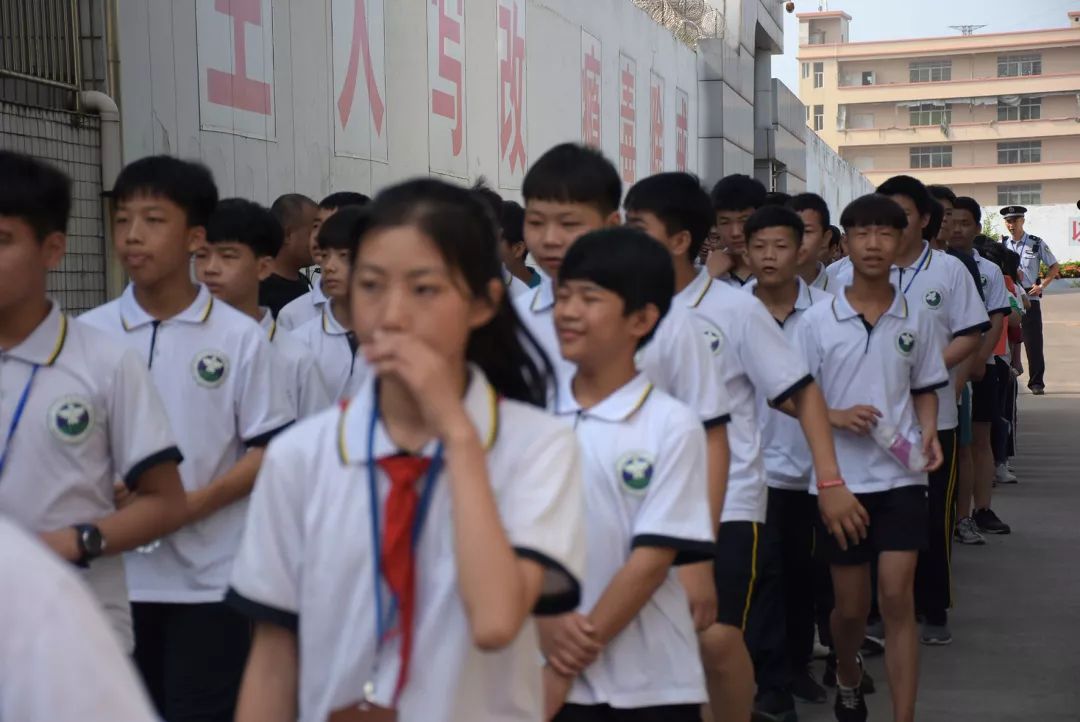 番禺｜来自瘾君子的自白 大石街多所学校的学生走进潭岗强戒所