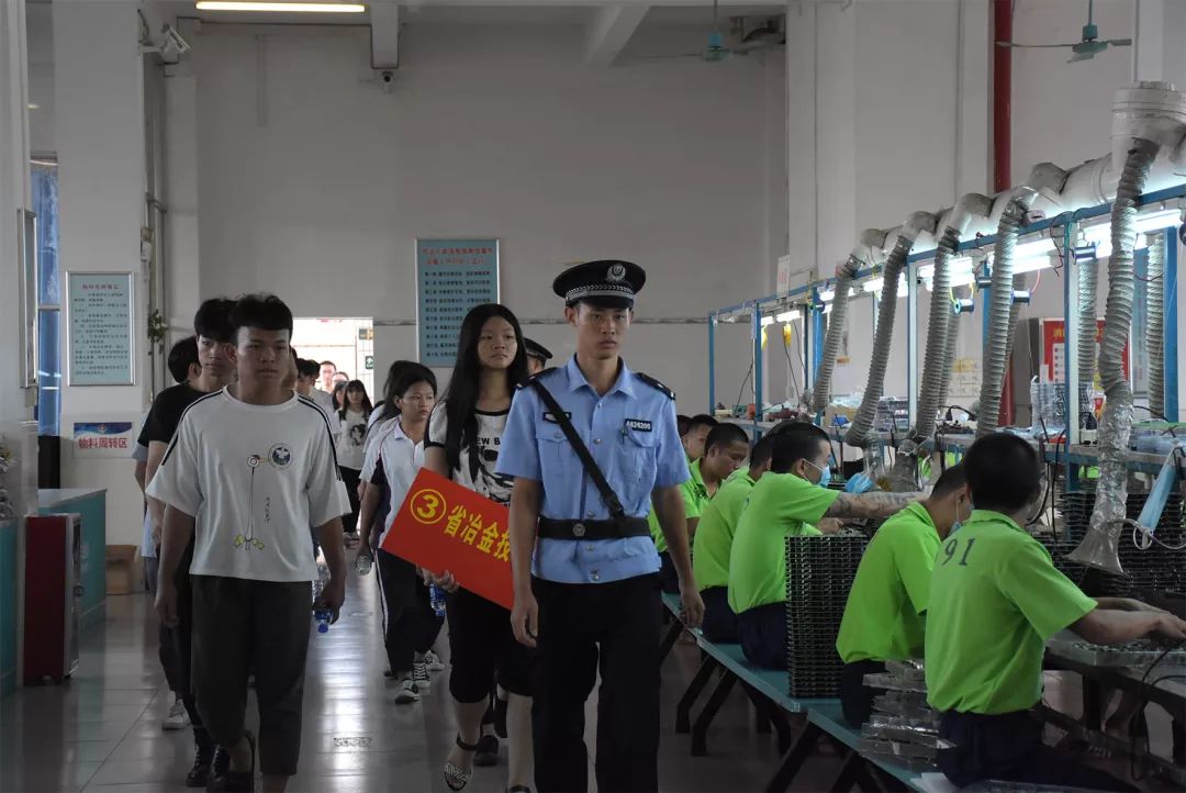 番禺｜来自瘾君子的自白 大石街多所学校的学生走进潭岗强戒所