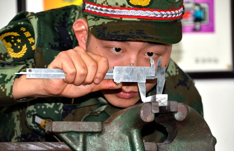 重庆机电职业技术学院坚持立德树人，培养兵工技师