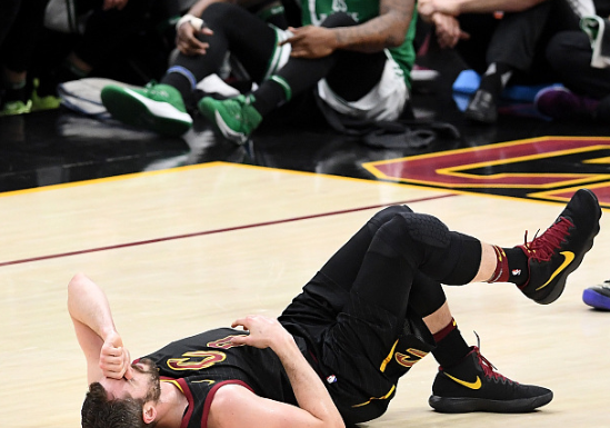 詹姆斯为什么在nba上生存(骑士逆境求生击败凯尔特人，詹姆斯诠释为何他是NBA第一人)