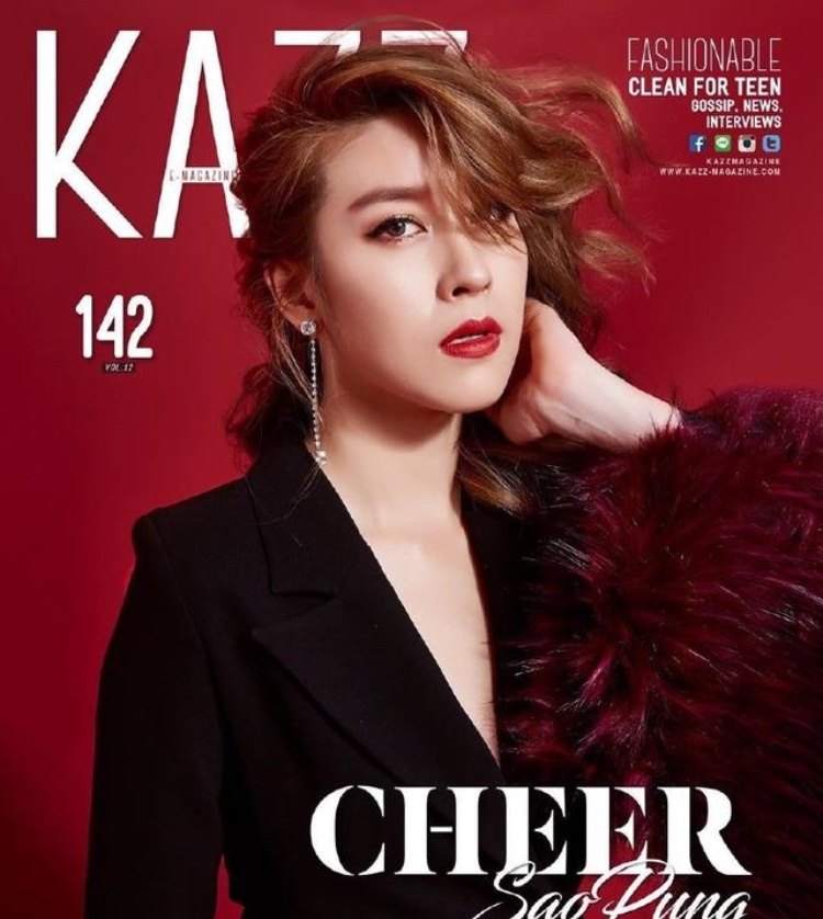 Bella在第10位泰国的小花上装饰了杂志的封面。