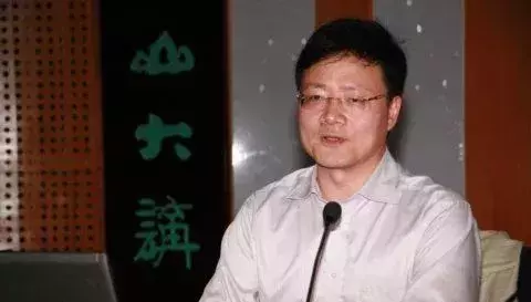 复旦教授写的“不必读”书单火了：书是读不尽的，读尽也无用