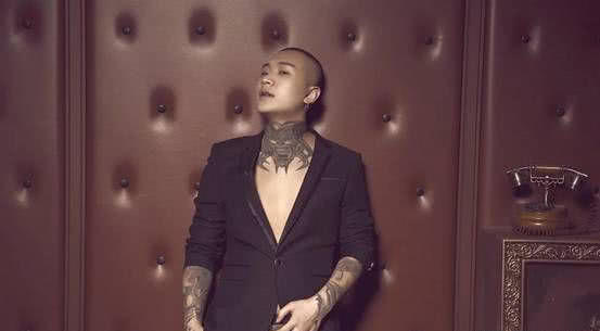 方丈下巴纹身的含义 _飞翔号