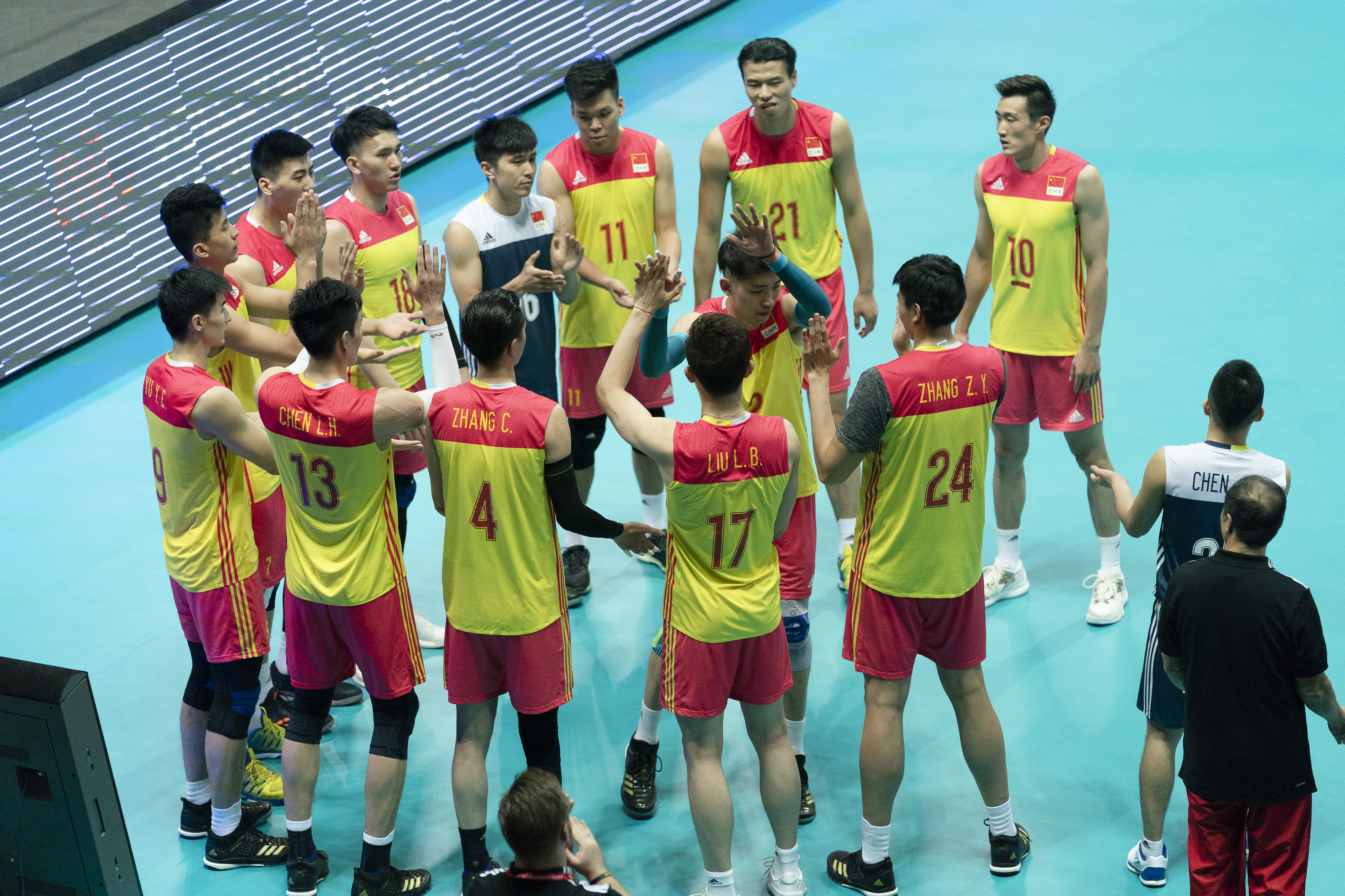 世联赛中国男排3-0大胜阿根廷 完美一战打出中国巨人风采！