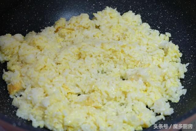 鹅蛋的最佳吃法大全(嫂子送的大鹅蛋，一个能顶仨鸡蛋，用来做蛋炒饭最棒了，营养美味)