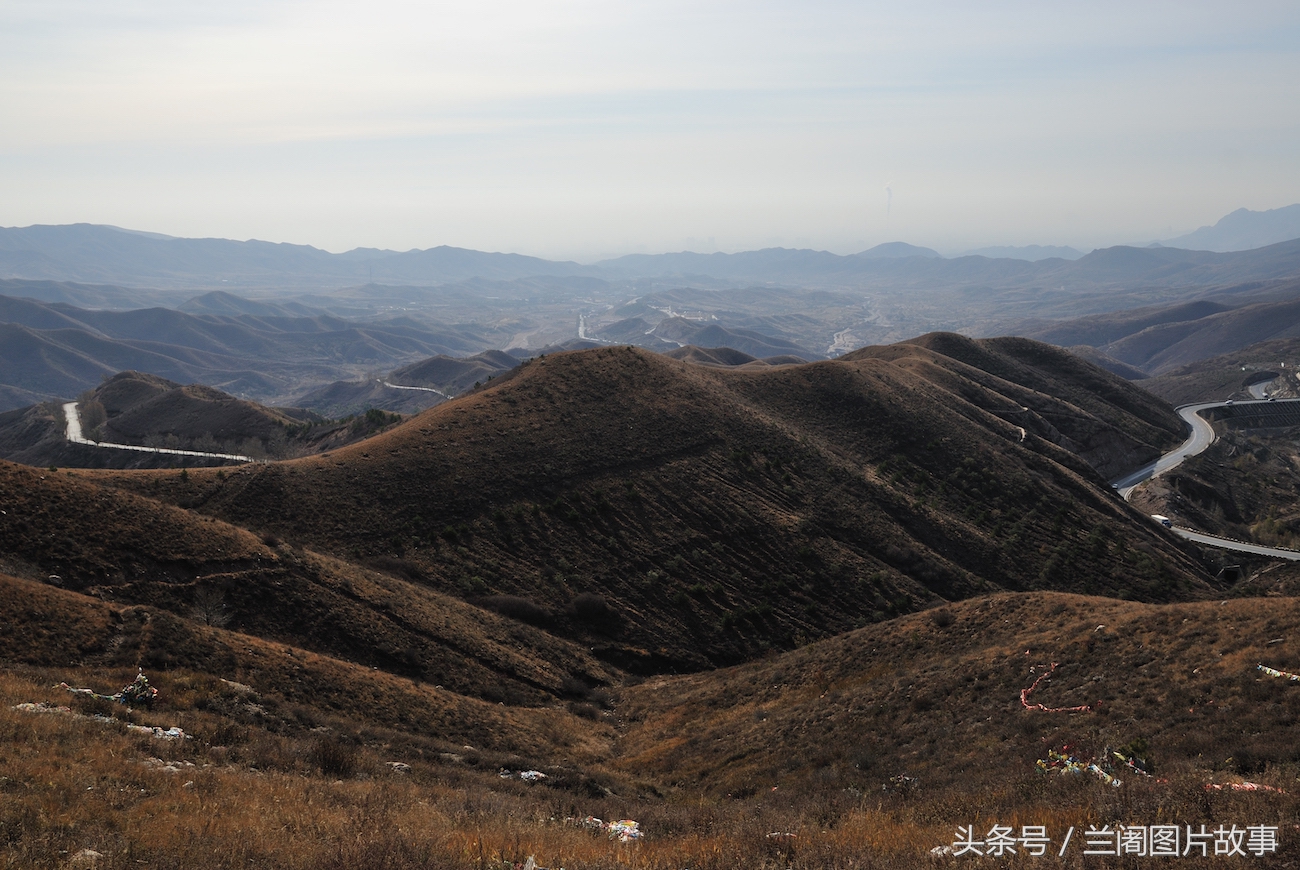 阴山东段北缘,内蒙古武川县景观.阴山中段,内蒙古乌拉特中旗.